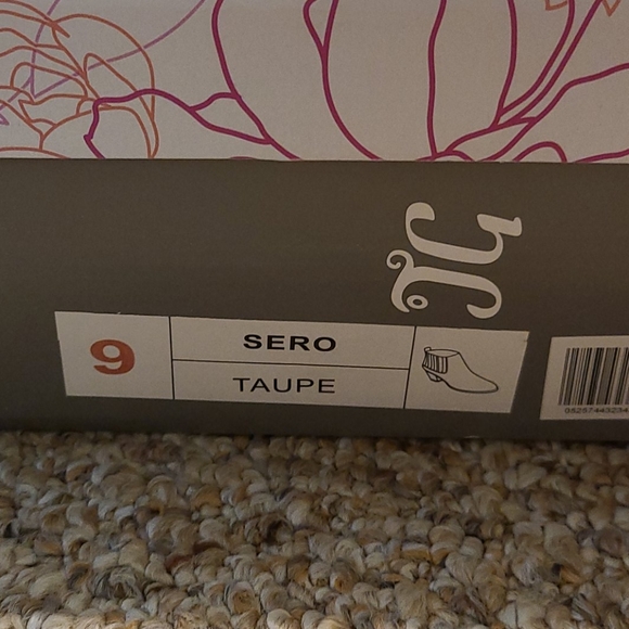 Sero booties suede new in box - Picture 3 of 3